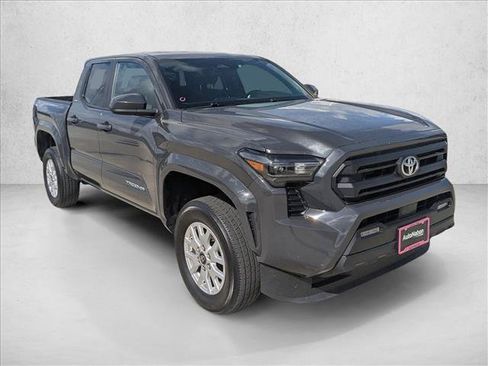 Used 2025 Toyota Tacoma SR5 AWD/4WD image 3