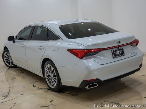 Used 2019 Toyota Avalon Limited FWD image 10