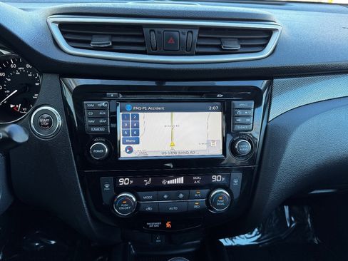 Used 2015 Nissan Rogue SL w/ SL Premium Package image 26