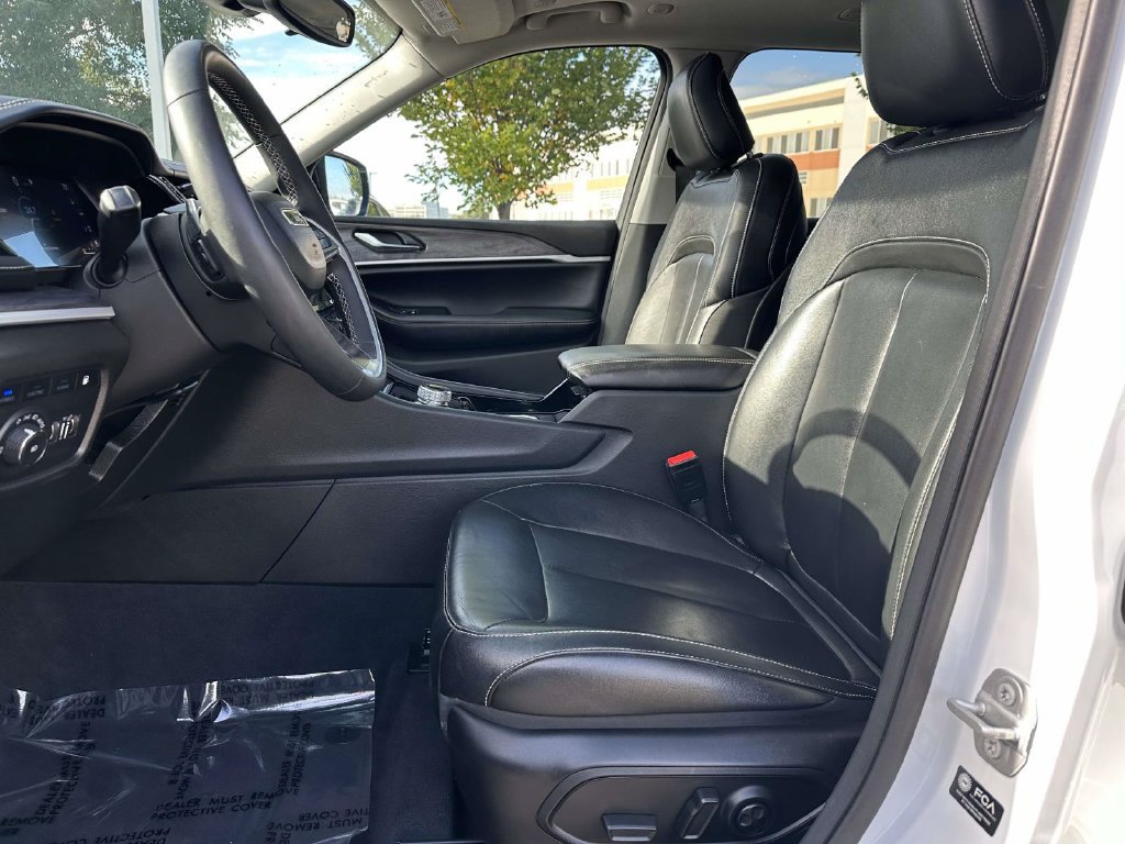 Used 2023 Jeep Grand Cherokee 4WD 4xe image 14