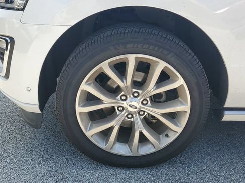Used 2019 Ford Expedition Max Platinum AWD/4WD image 5