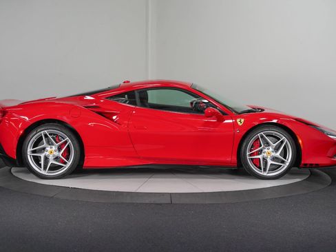 Used 2022 Ferrari F8 Tributo RWD image 8