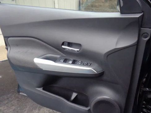 Used 2019 Nissan Kicks SV w/ Exterior Package FWD image 12