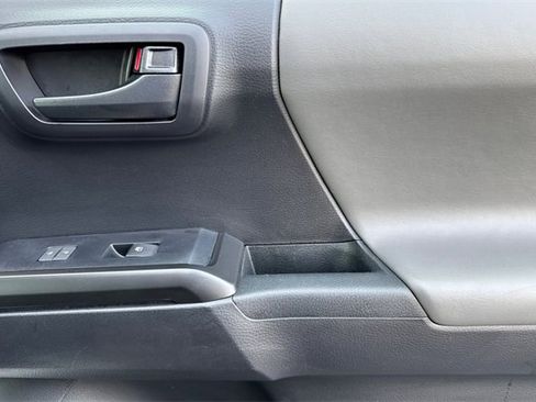 Used 2020 Toyota Tacoma SR image 21