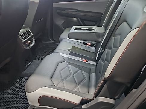 Used 2025 Volkswagen Atlas Peak Edition SE image 25