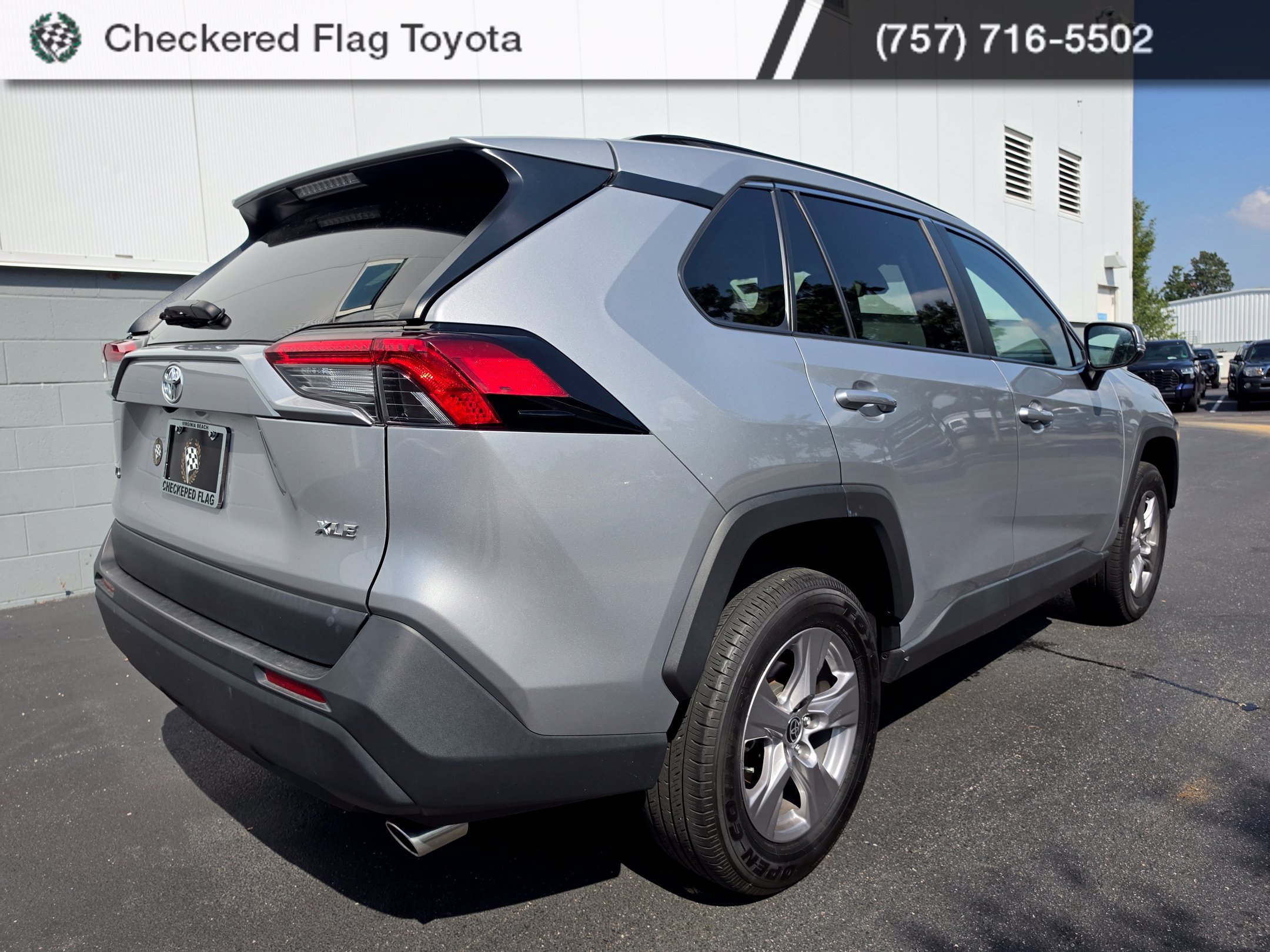 Used 2025 Toyota RAV4 XLE FWD image 5