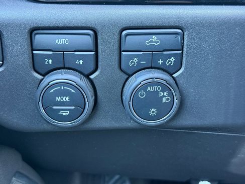 Certified 2025 Chevrolet Silverado 1500 LT AWD/4WD image 36
