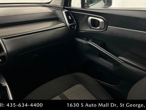 Used 2022 Kia Sorento LX AWD/4WD image 10