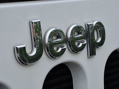 Used 2015 Jeep Wrangler Unlimited Sahara w/ Dual Top Group AWD/4WD image 30