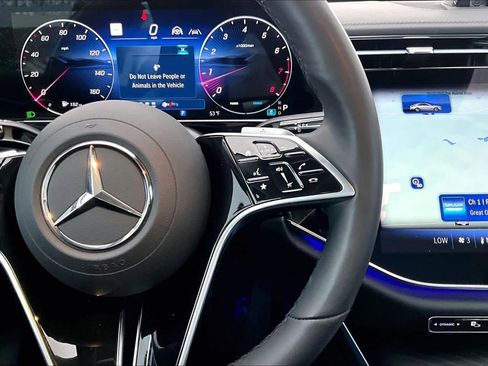 Used 2025 Mercedes-Benz E 350 4MATIC Sedan image 24