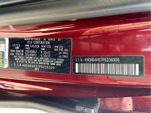 Used 2023 Kia Carnival LX FWD image 22
