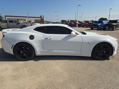 Used 2018 Chevrolet Camaro SS RWD image 2