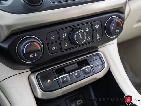 Used 2022 GMC Acadia Denali w/ Denali Technology Package AWD/4WD image 36