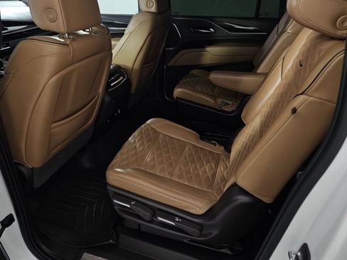 Used 2022 Cadillac Escalade ESV Premium Luxury AWD/4WD image 25