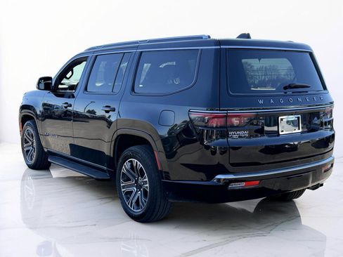Used 2024 Jeep Wagoneer Series II w/ Flexible Seating Group RWD image 3