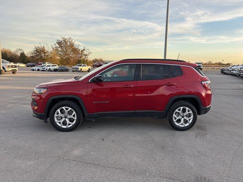 Used 2025 Jeep Compass Latitude image 6