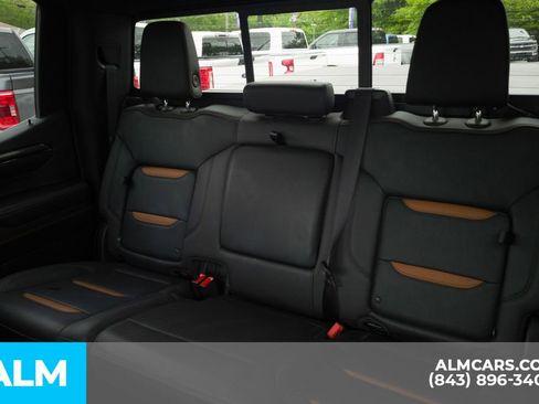 Used 2023 GMC Sierra 1500 AT4 w/ AT4 Premium Package AWD/4WD image 17