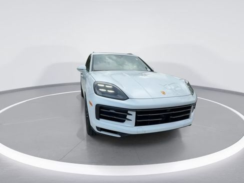 Used 2024 Porsche Cayenne AWD/4WD image 2