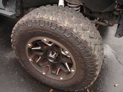 Used 2015 Jeep Wrangler Unlimited Sahara w/ Connectivity Group image 3