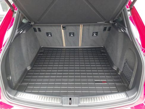 Certified 2025 Porsche Macan image 14