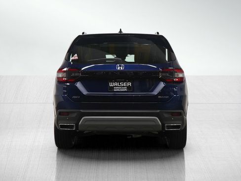 Used 2025 Honda Pilot Touring image 4