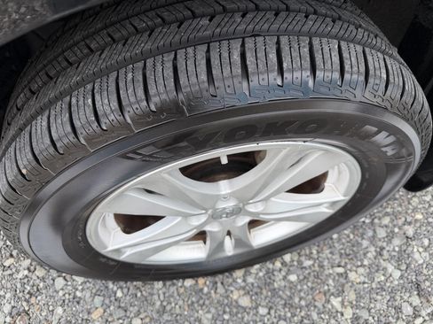 Used 2011 Hyundai Santa Fe Limited w/ Navigation Pkg 4 image 15