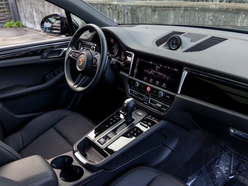 Certified 2025 Porsche Macan image 48