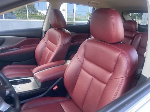 Used 2018 Nissan Murano S FWD image 3