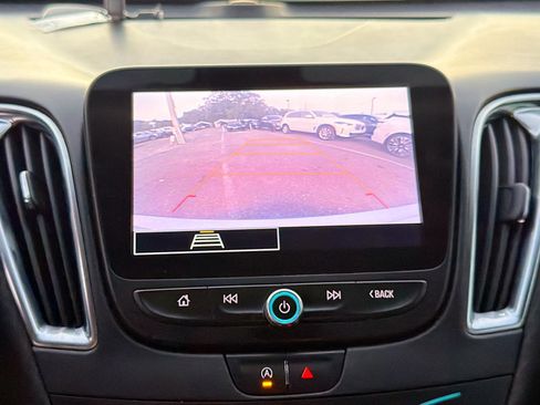 Used 2021 Chevrolet Malibu LT image 32