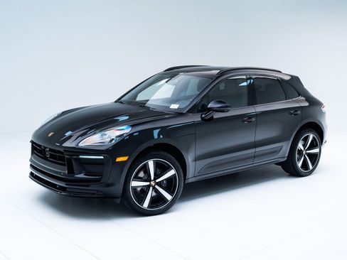 Certified 2026 Porsche Macan AWD/4WD image 1