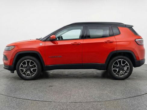Used 2025 Jeep Compass Trailhawk image 5