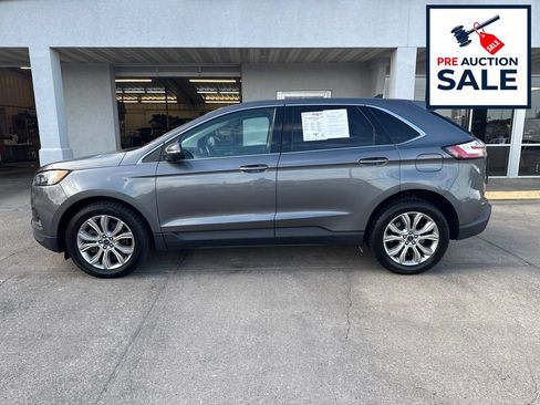 Used 2022 Ford Edge Titanium AWD/4WD image 2