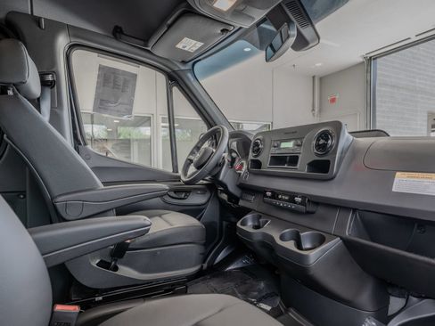 Used 2025 Mercedes-Benz Sprinter 3500 image 17