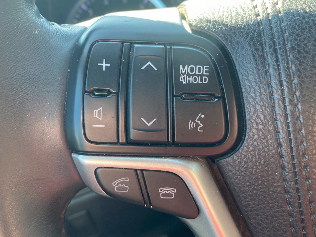Used 2016 Toyota Highlander XLE FWD image 27