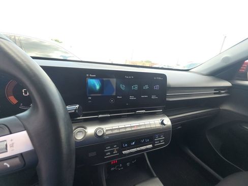 Used 2025 Hyundai Kona SEL FWD image 4
