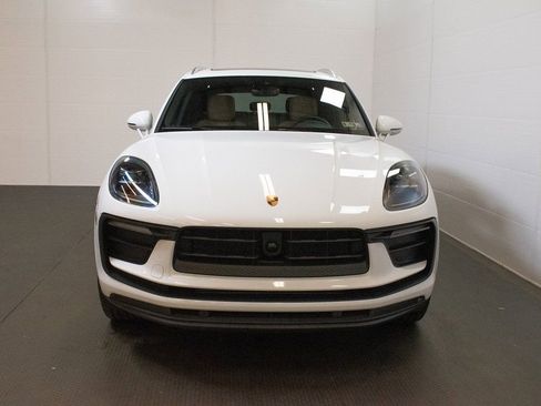 Used 2025 Porsche Macan image 7