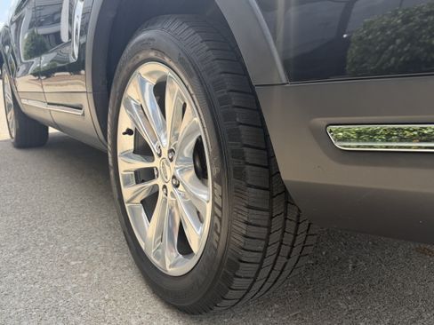 Used 2019 Ford Explorer Limited w/ Ford Safe & Smart Package AWD/4WD image 14