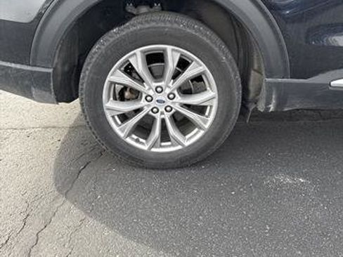 Used 2024 Ford Explorer XLT w/ Equipment Group 202A image 5