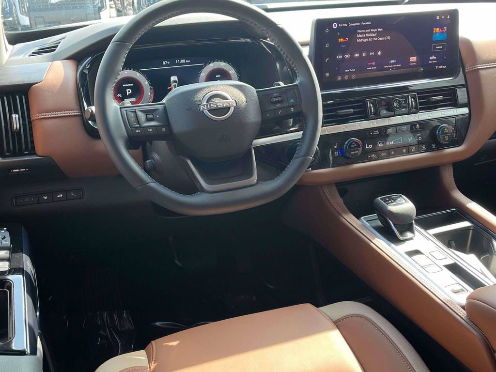 Used 2026 Nissan Pathfinder Platinum FWD image 2