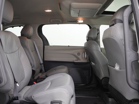 Used 2024 Toyota Sienna Limited AWD/4WD image 12