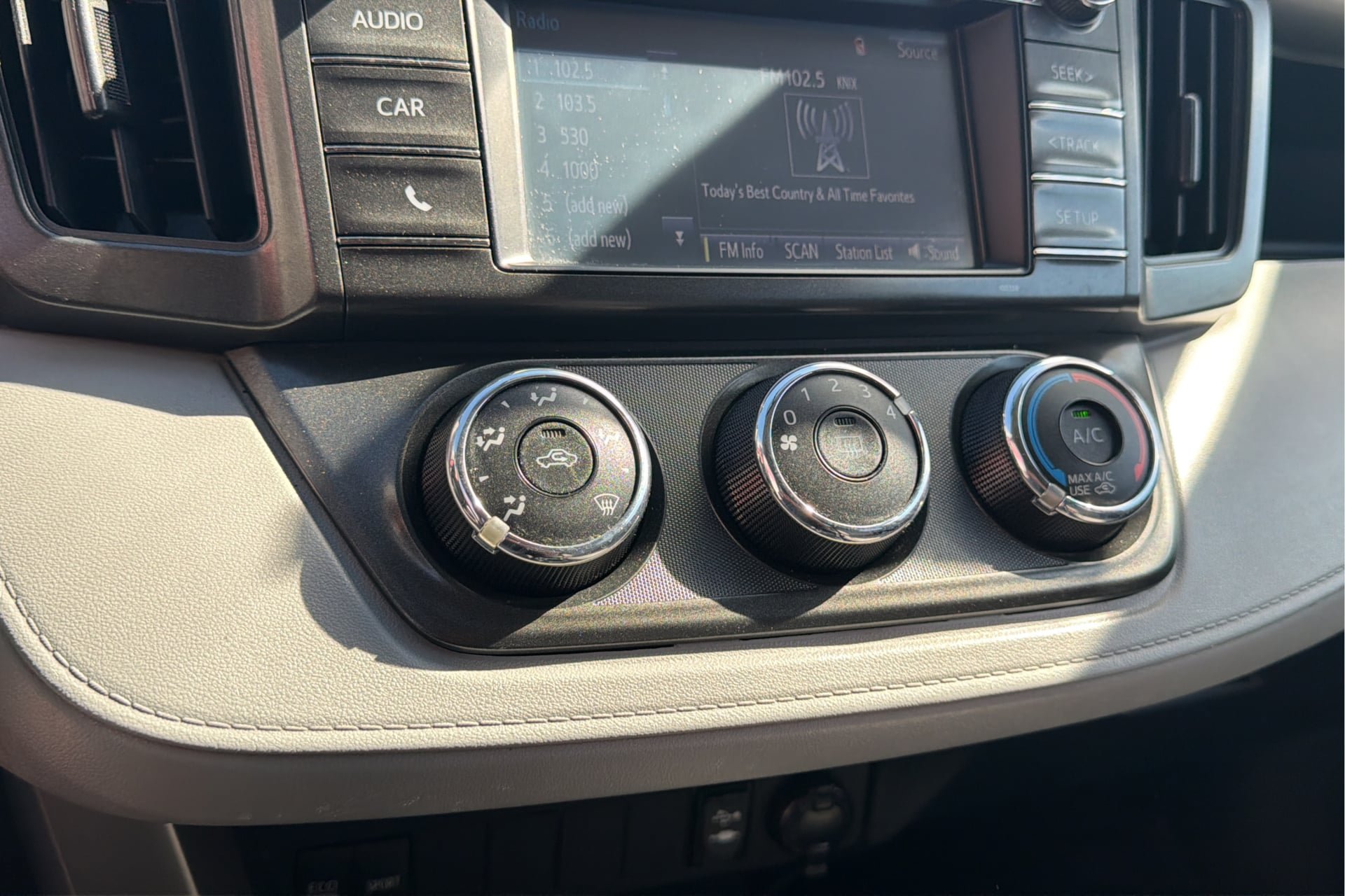 Used 2014 Toyota RAV4 LE AWD/4WD image 28