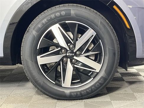 Certified 2022 Kia Sorento S w/ Panoramic Sunroof Package image 10