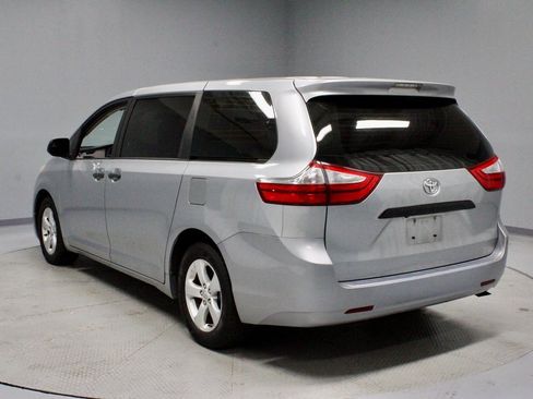 Used 2015 Toyota Sienna L image 7