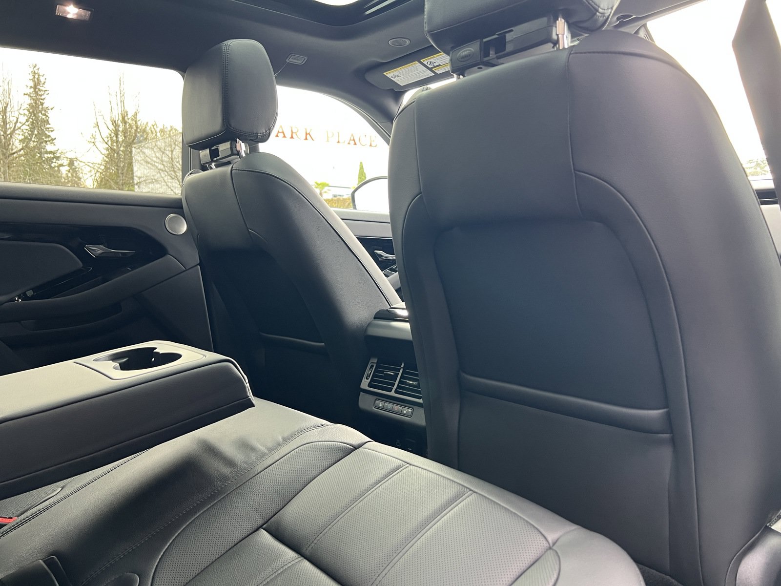 New 2025 Land Rover Range Rover Evoque Dynamic SE AWD/4WD image 9