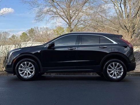 Used 2022 Cadillac XT4 Luxury w/ Cold Weather Package image 2