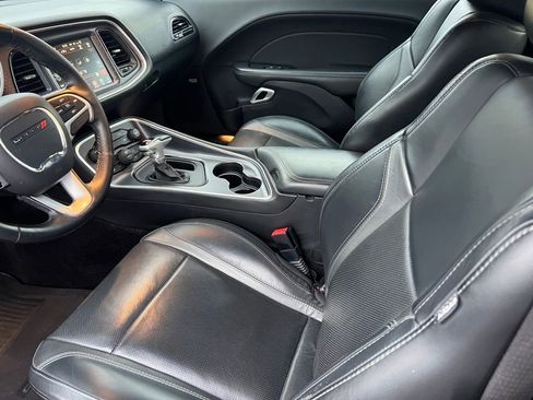Used 2016 Dodge Challenger SXT Plus image 9