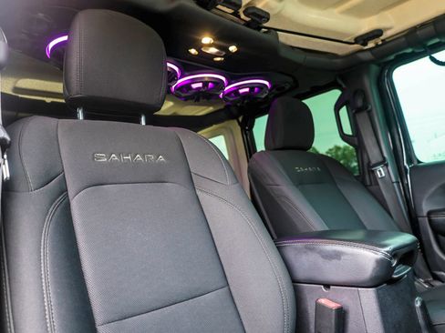 Used 2020 Jeep Wrangler Unlimited Sahara AWD/4WD image 17