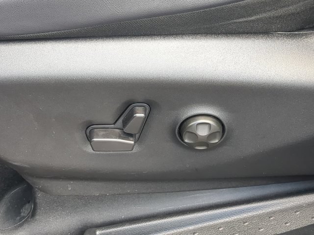 Certified 2026 Chrysler Pacifica Select FWD image 23