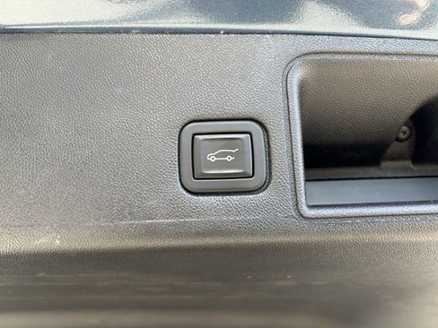 Used 2024 GMC Terrain SLT AWD/4WD image 27