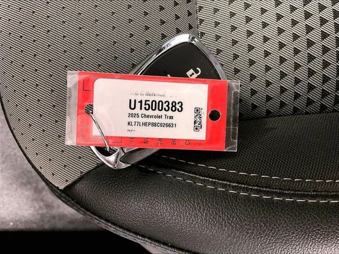 Used 2025 Chevrolet Trax LT w/ Driver Confidence Package FWD image 31